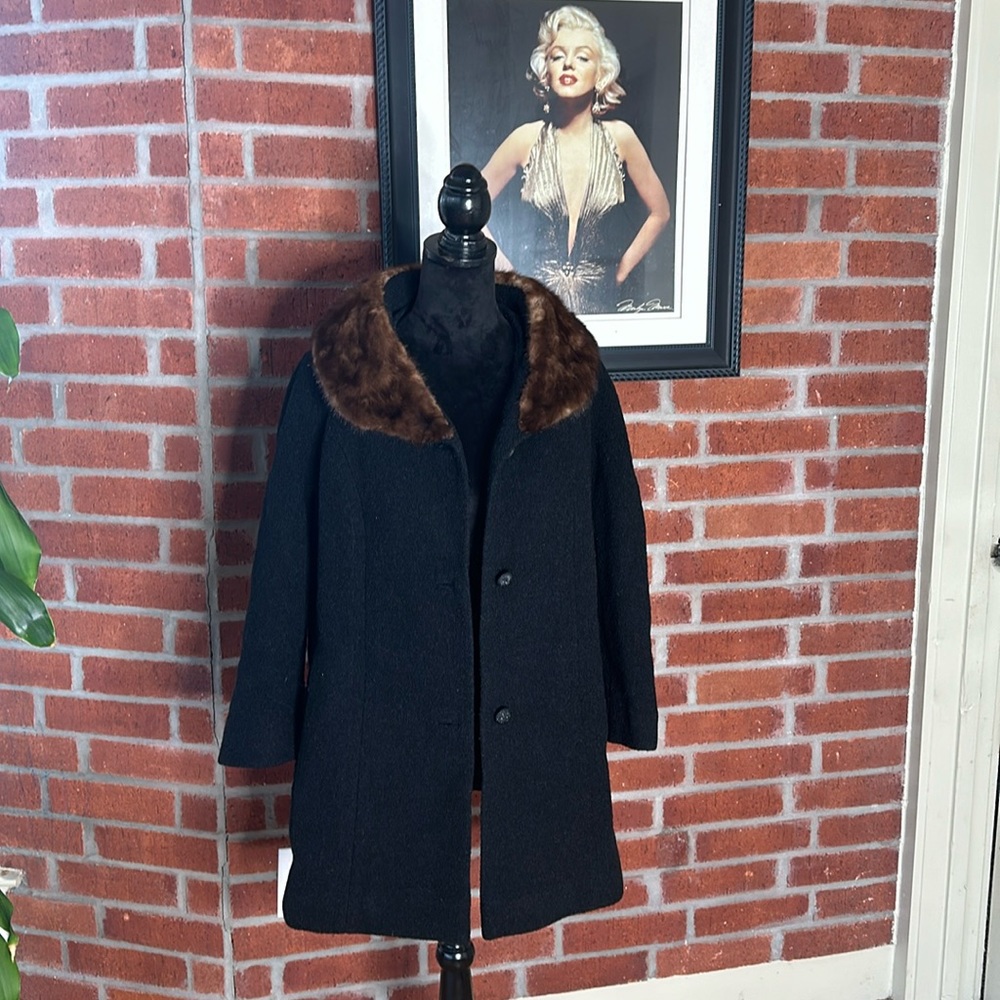Vintage Coat with fur collar